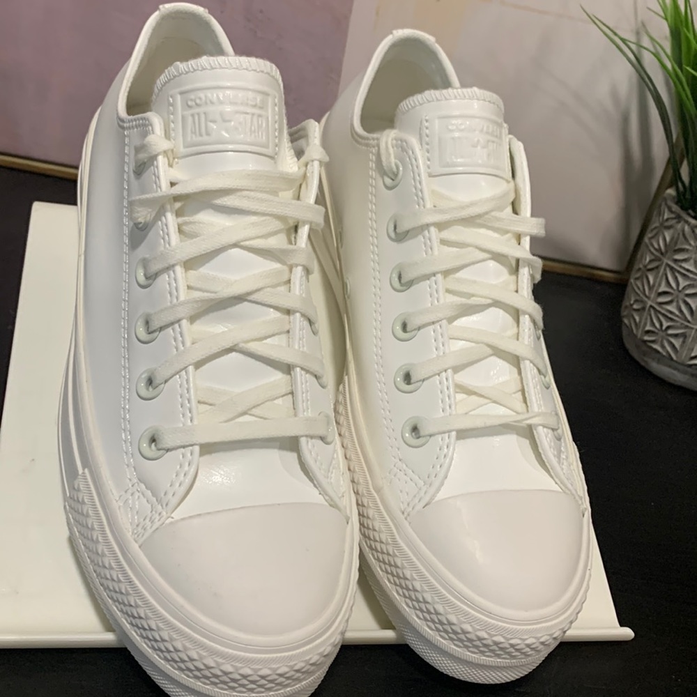 White Converse Woman’s New Size 8.5